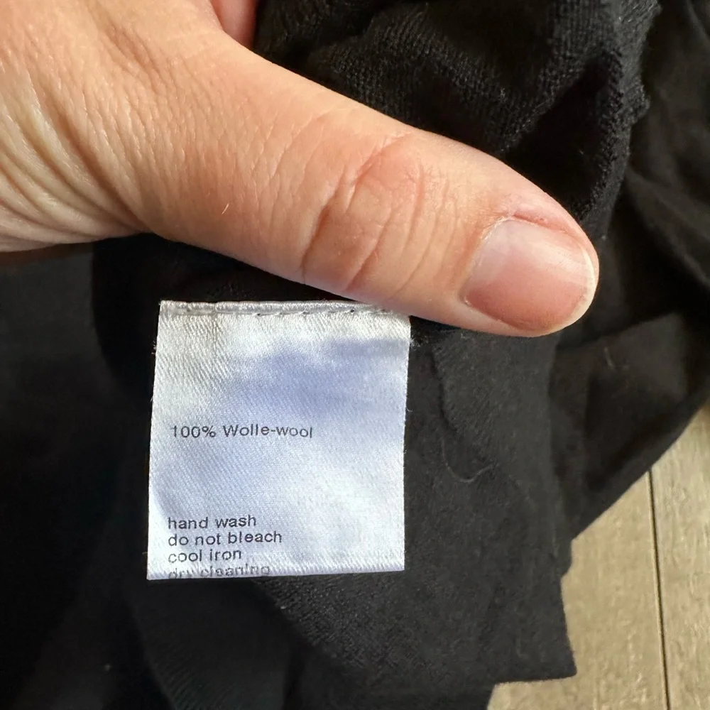 Akris Punto Wool Crewneck Sweater Black Pink Trim XS NWOT - Picture 3 of 3